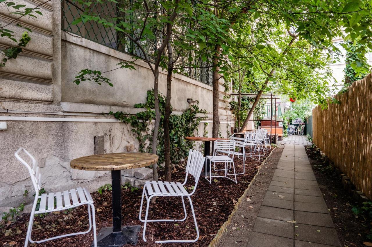 Baroque Hostel & Coworking Budapest Exterior photo